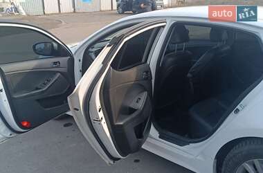 Седан Kia K5 2015 в 