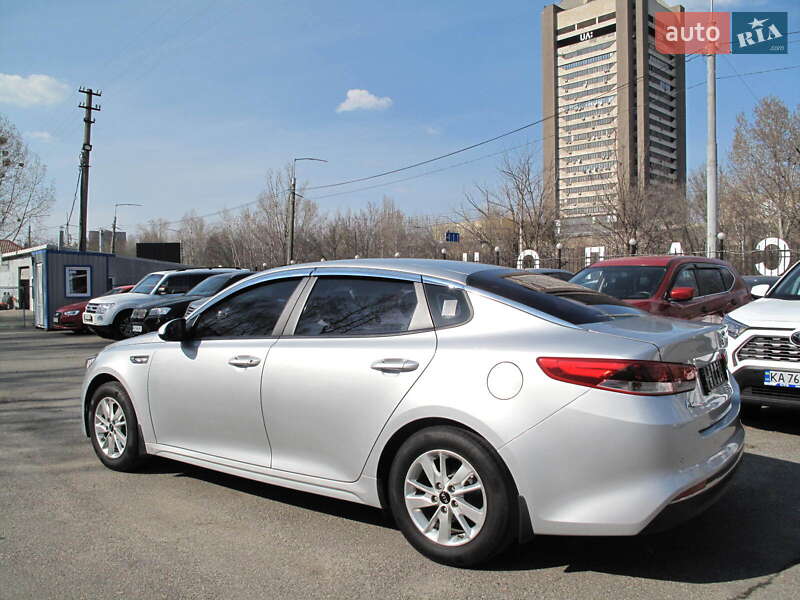 Седан Kia K5 2017 в Киеве