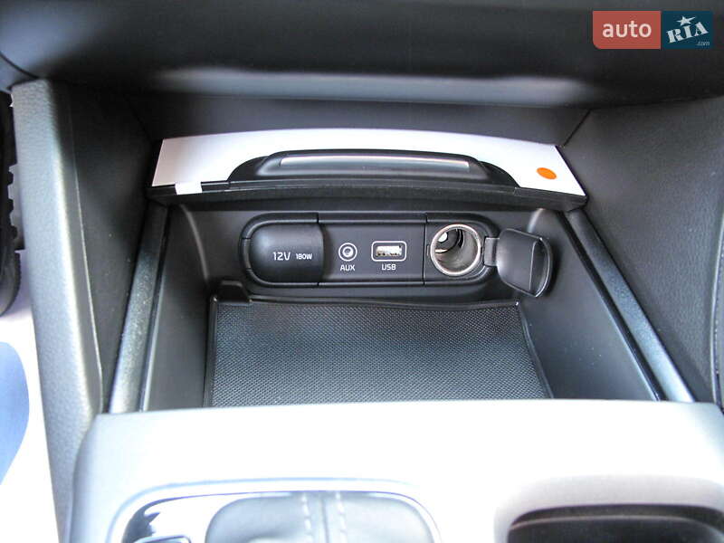 Седан Kia K5 2017 в Киеве