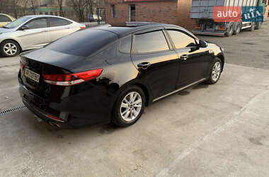 Седан Kia K5 2015 в 