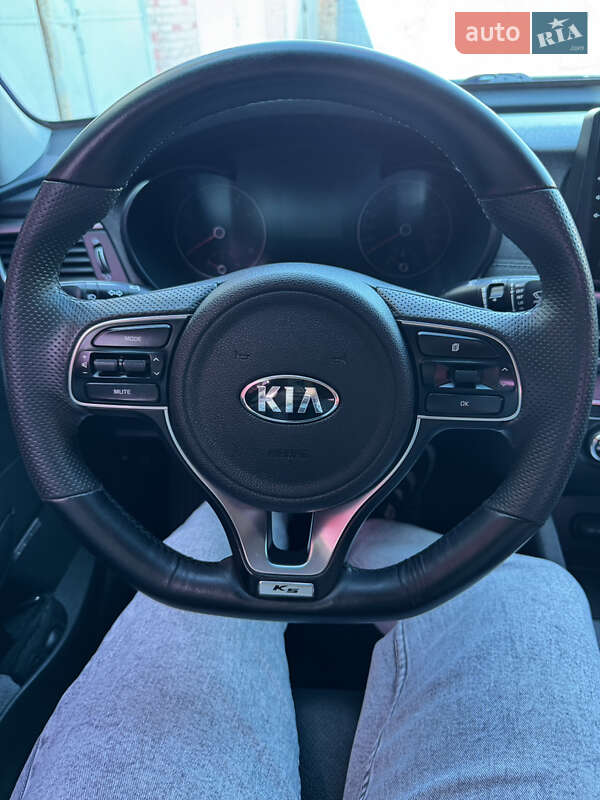 Седан Kia K5 2015 в Белой Церкви