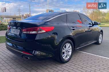 Седан Kia K5 2015 в 