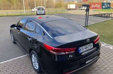 Седан Kia K5 2015 в 