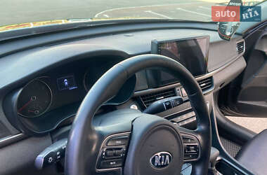 Седан Kia K5 2015 в 