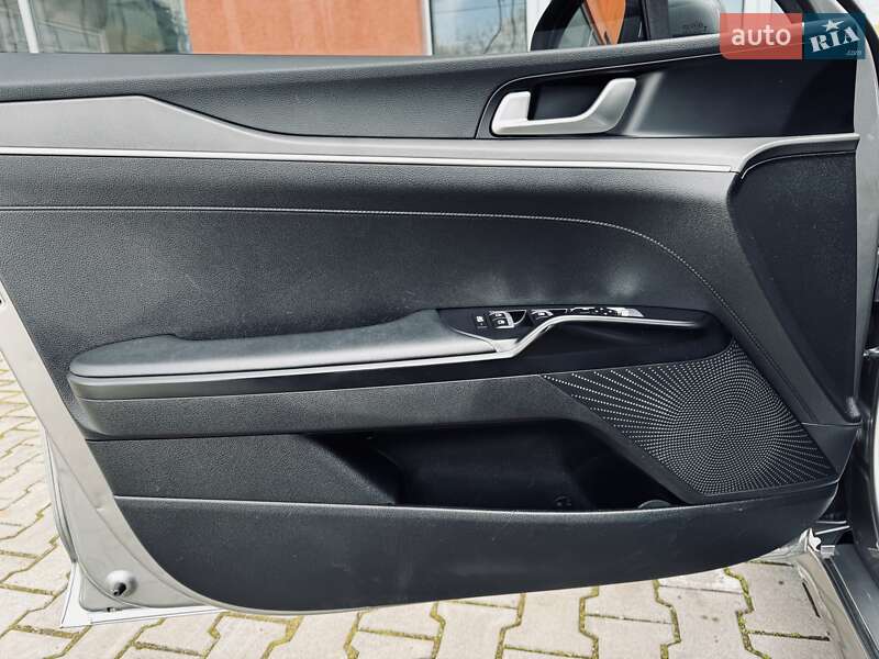 Седан Kia K5 2020 в Одессе