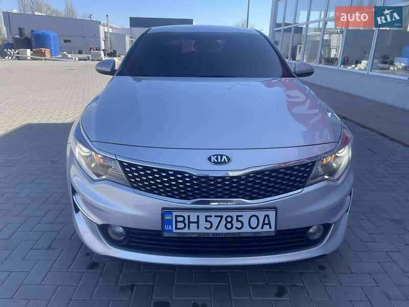 Седан Kia K5 2016 в Одессе