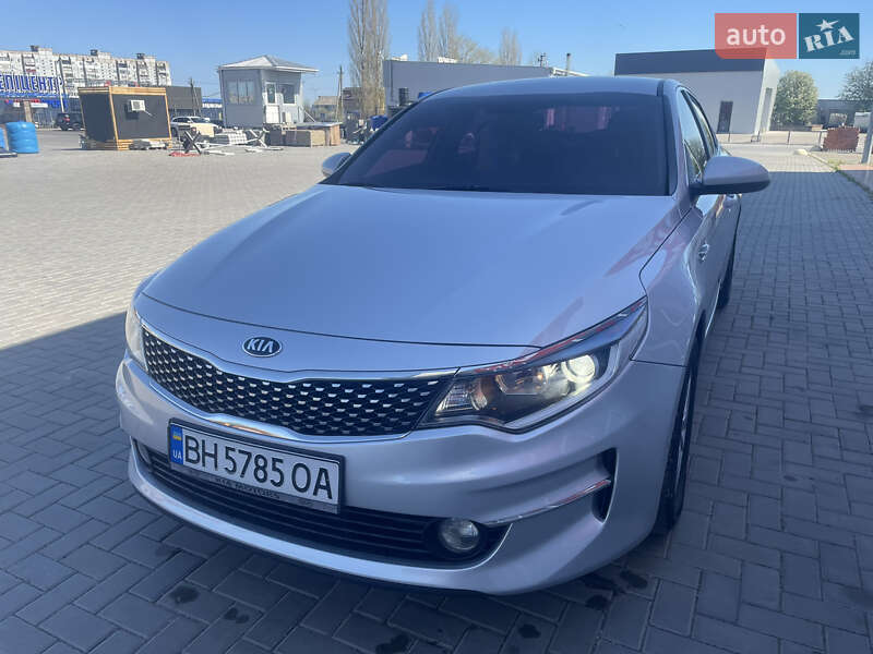 Седан Kia K5 2016 в Одессе