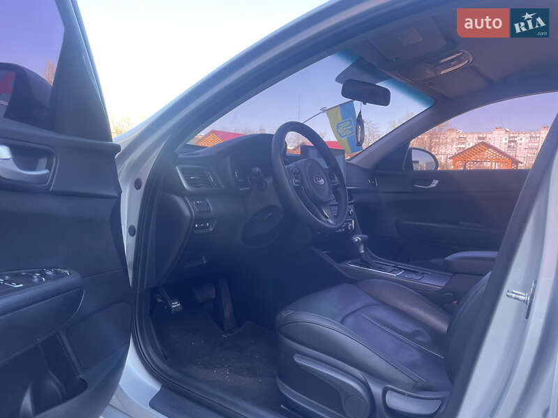 Седан Kia K5 2016 в Одессе