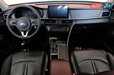 Седан Kia K5 2017 в 