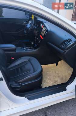 Седан Kia K5 2011 в 