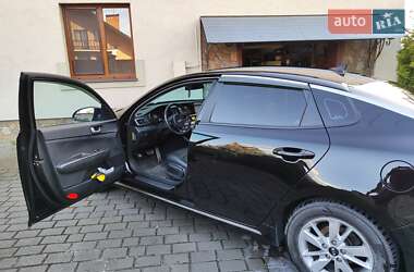 Седан Kia K5 2015 в 