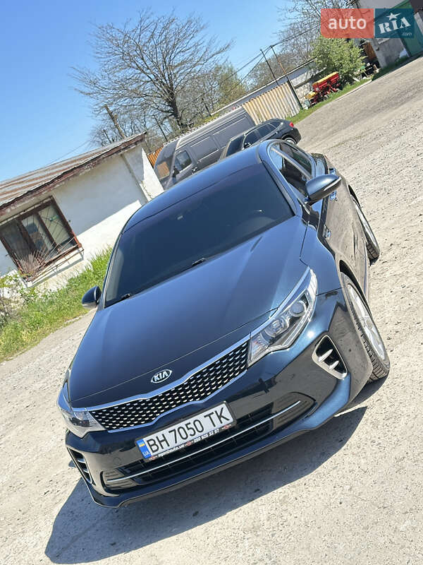 Седан Kia K5 2015 в 