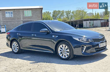 Седан Kia K5 2015 в 