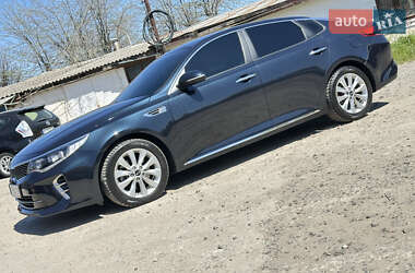 Седан Kia K5 2015 в 