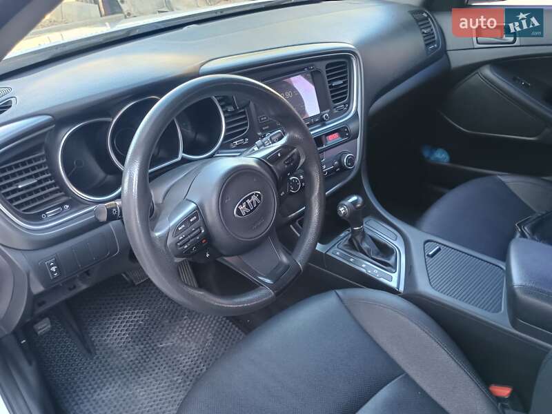 Седан Kia K5 2014 в Дніпрі