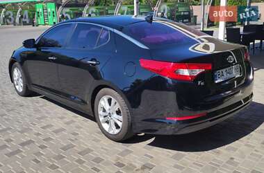 Седан Kia K5 2012 в 