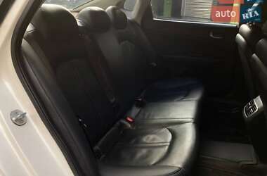 Седан Kia K5 2016 в 