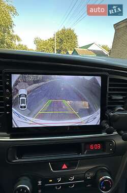 Седан Kia K5 2013 в 