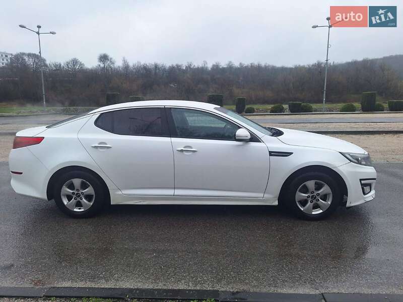 Седан Kia K5 2015 в Дніпрі