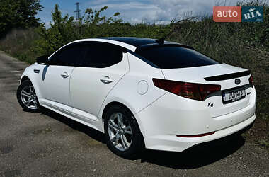 Седан Kia K5 2012 в 