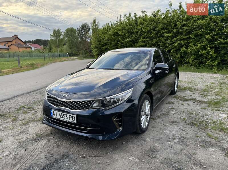 Седан Kia K5 2017 в 
