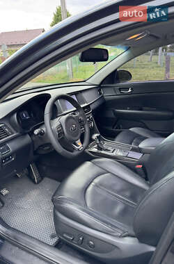 Седан Kia K5 2017 в 
