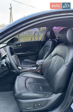 Седан Kia K5 2017 в 
