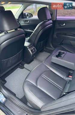 Седан Kia K5 2017 в 
