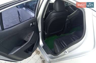 Седан Kia K5 2012 в 