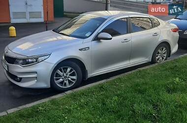 Седан Kia K5 2016 в 