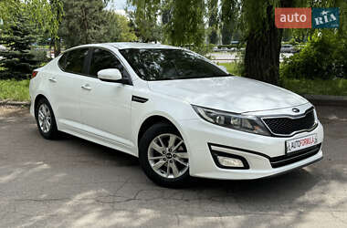 Седан Kia K5 2014 в Киеве