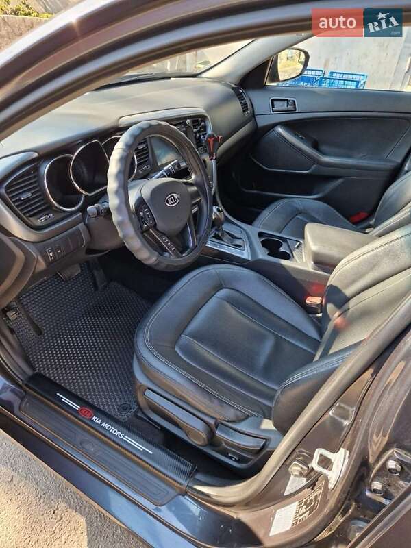 Седан Kia K5 2011 в 