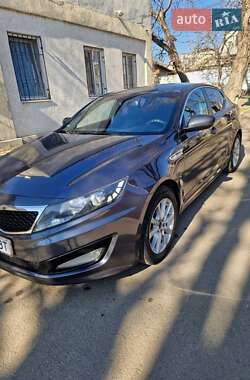 Седан Kia K5 2011 в 