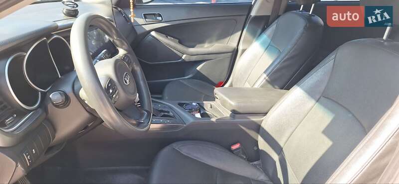 Седан Kia K5 2015 в Тернополе