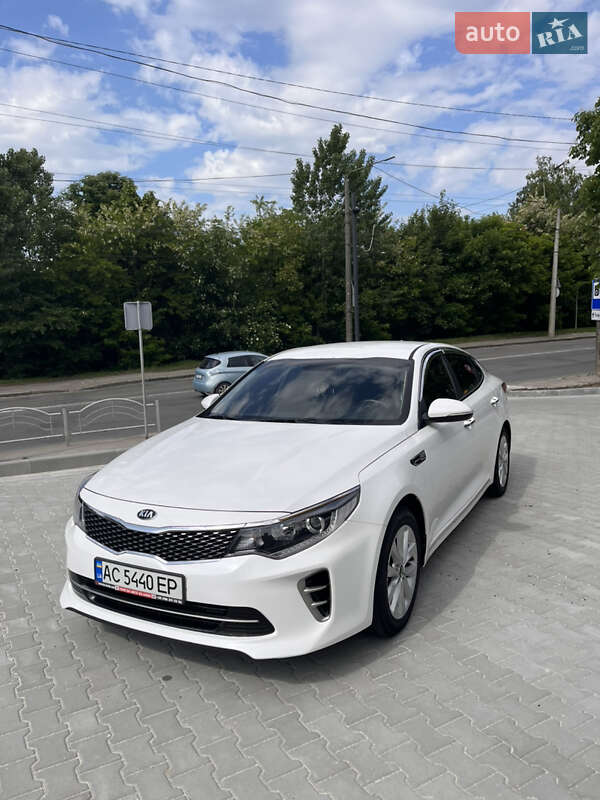 Седан Kia K5 2016 в 