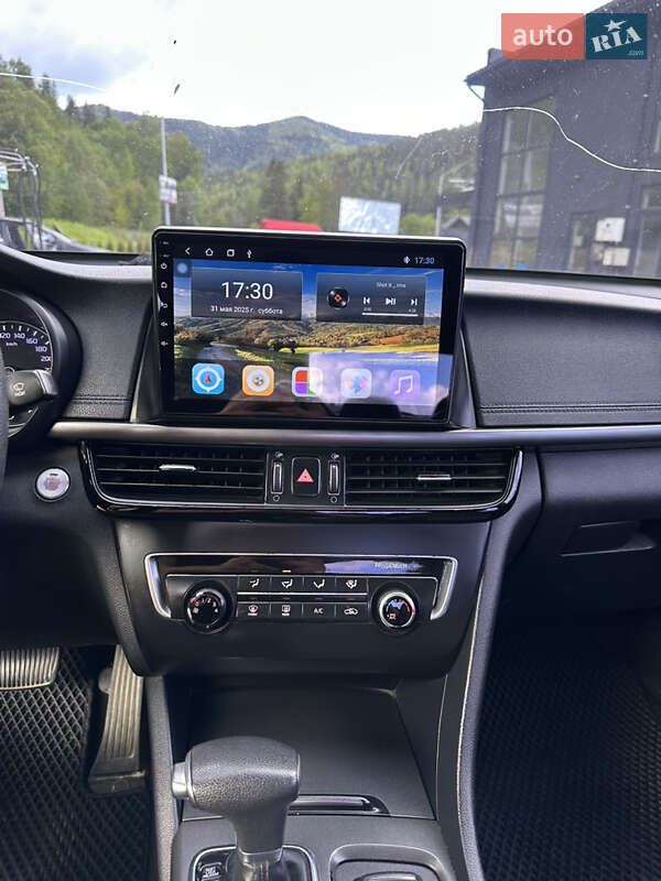 Седан Kia K5 2016 в Яремчі