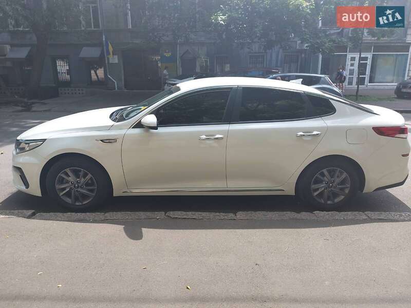 Седан Kia K5 2018 в Одессе