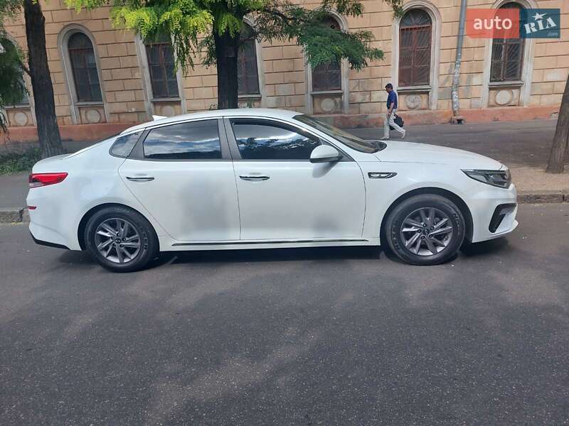 Седан Kia K5 2018 в Одессе