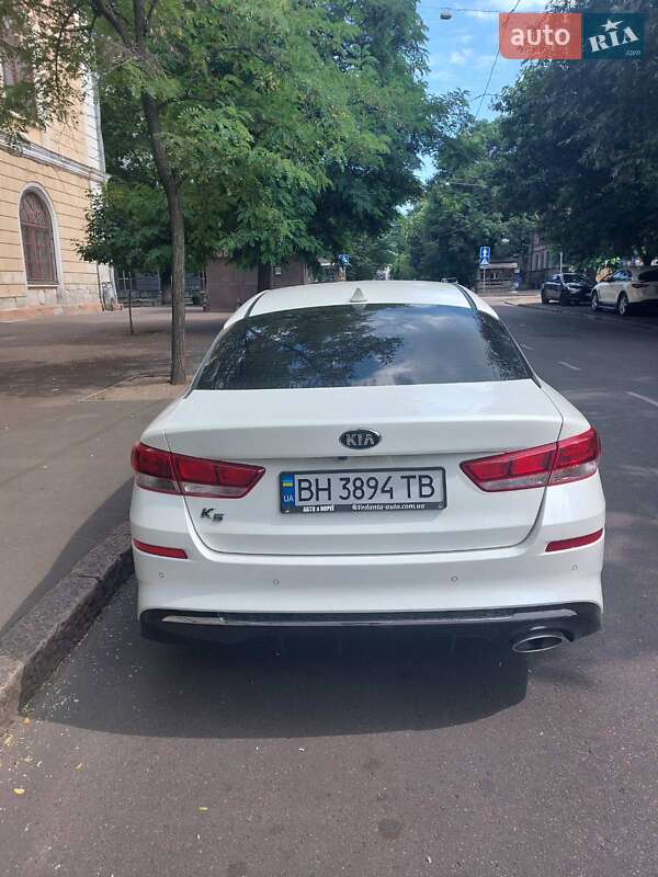 Седан Kia K5 2018 в Одессе