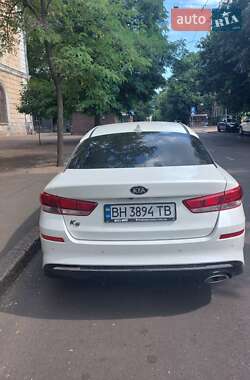 Седан Kia K5 2018 в 