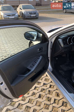 Седан Kia K5 2015 в 