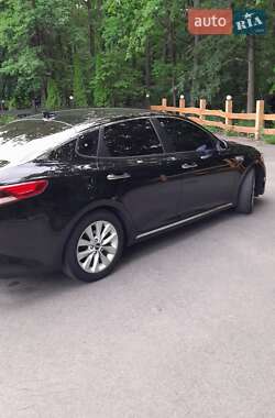 Седан Kia K5 2016 в 