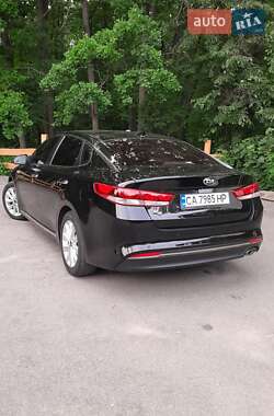 Седан Kia K5 2016 в 