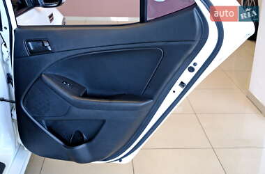 Седан Kia K5 2013 в 