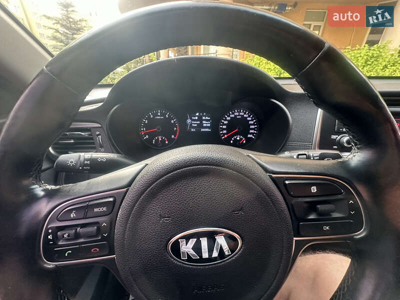 Седан Kia K5 2016 в Киеве