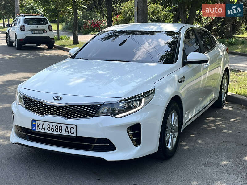 Седан Kia K5 2017 в 