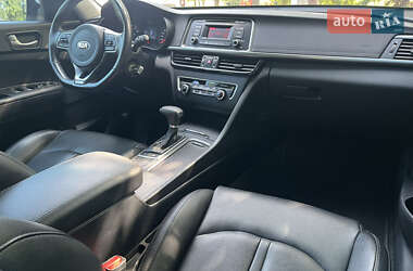 Седан Kia K5 2017 в 