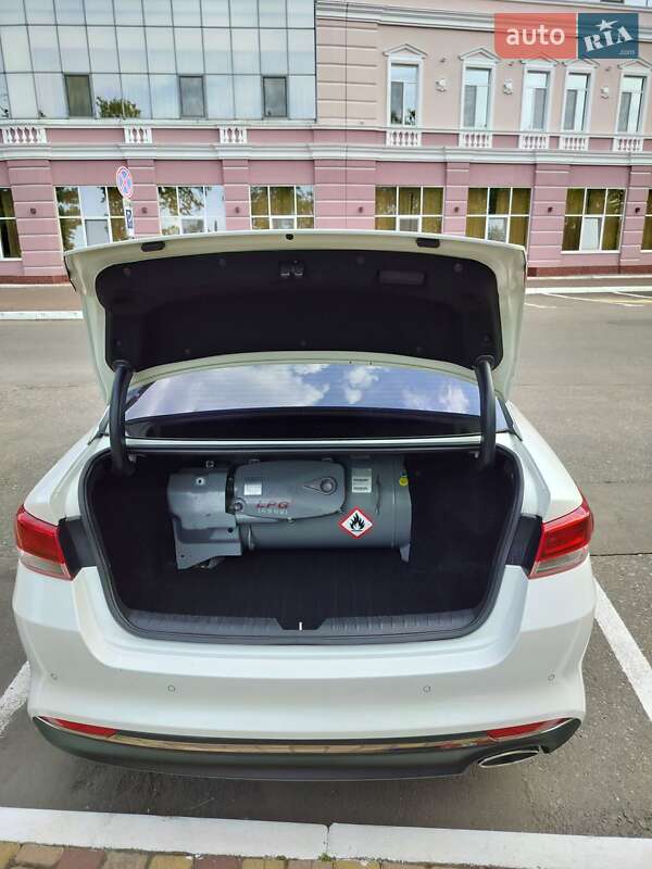 Седан Kia K5 2016 в Одессе