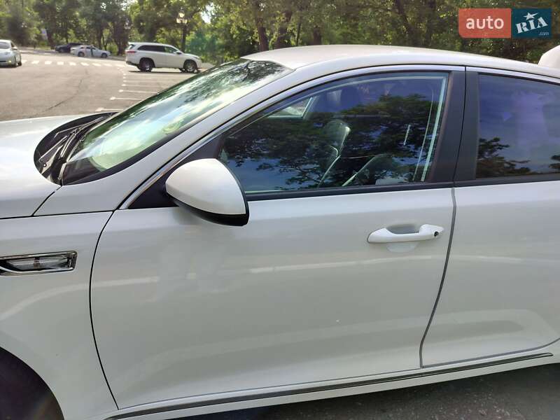 Седан Kia K5 2016 в Одессе