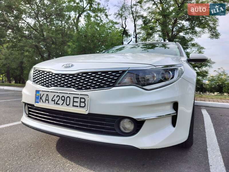 Седан Kia K5 2016 в Одессе